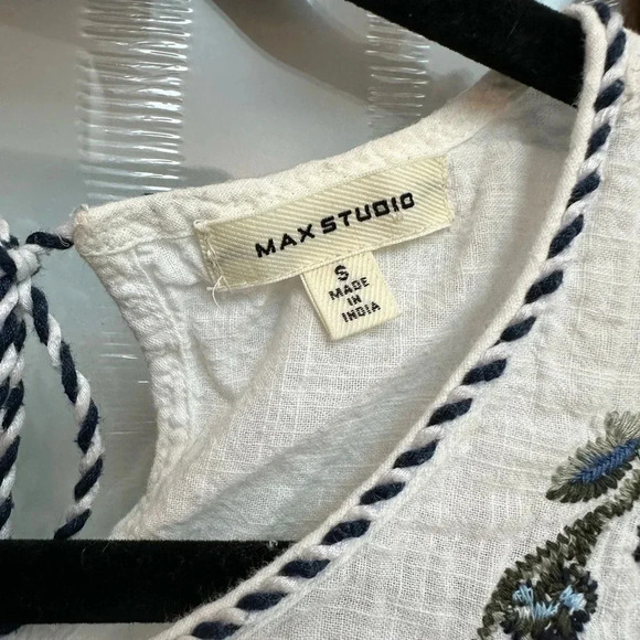MAX STUDIO | White w/ Blue Floral Embroidered Bohemian Cotton Top Size S - Picture 12 of 16